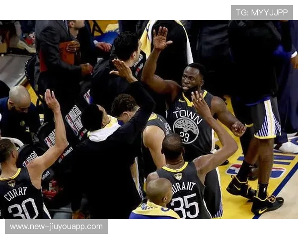 公牛进攻轮转带动多人得分